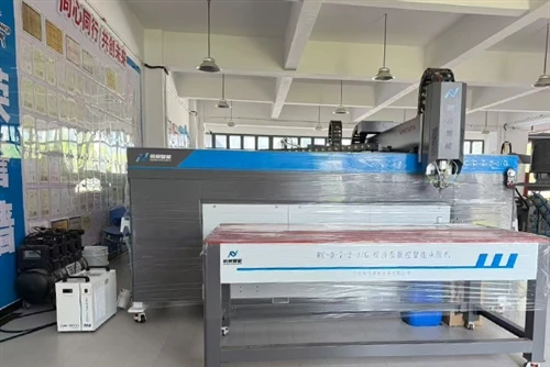 Macchina erogatrice di guarnizioni in PU CNC consegnata al cliente per l'appl...